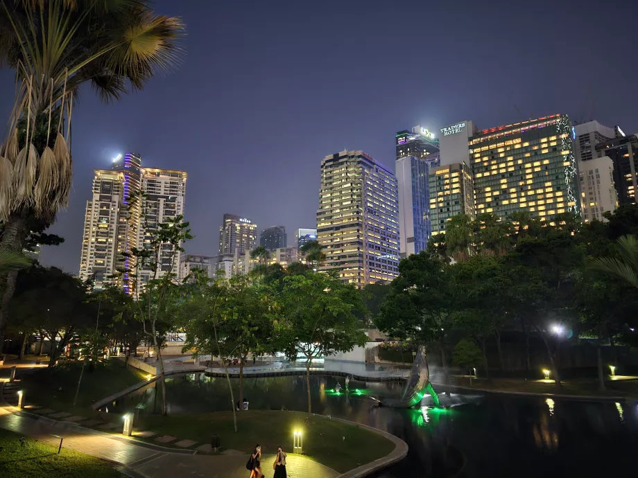 KLCC parkas naktį