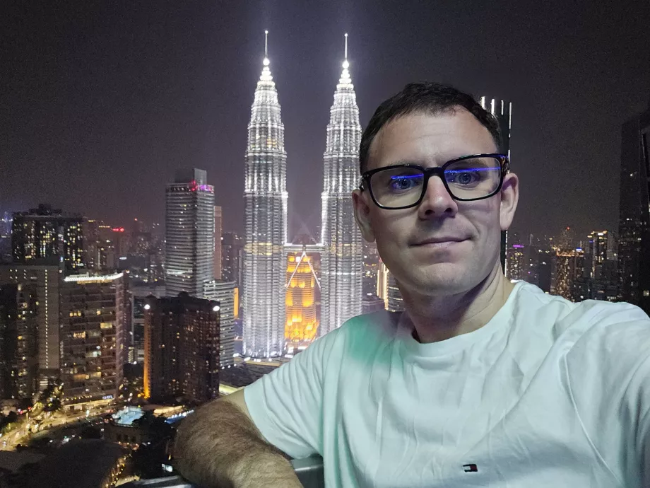 Aš prie baseino ant stogo