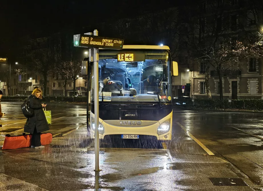 Oro uosto autobusų stotelė, Grenoblis