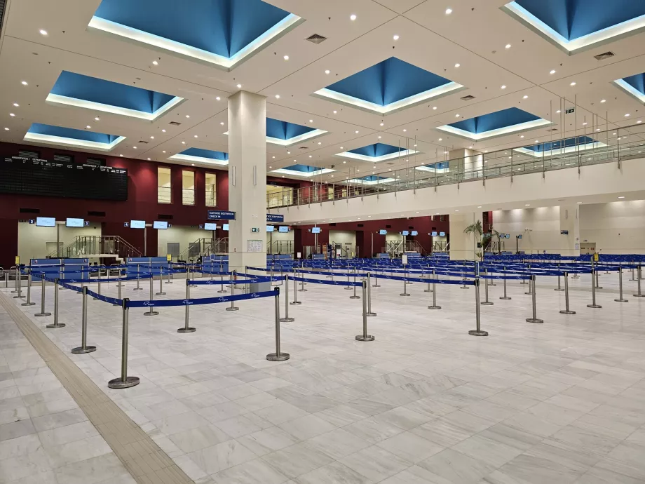 Išvykimo salė ir registracijos langai, Chanijos oro uostas