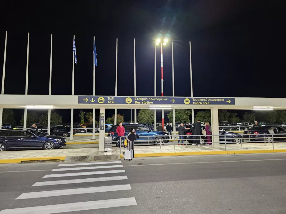 Nurodymai, kaip nuvažiuoti taksi ir autobusais