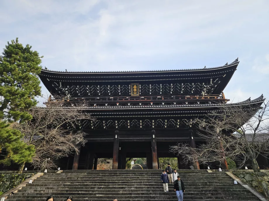 Čion In šventykla, pagrindiniai vartai