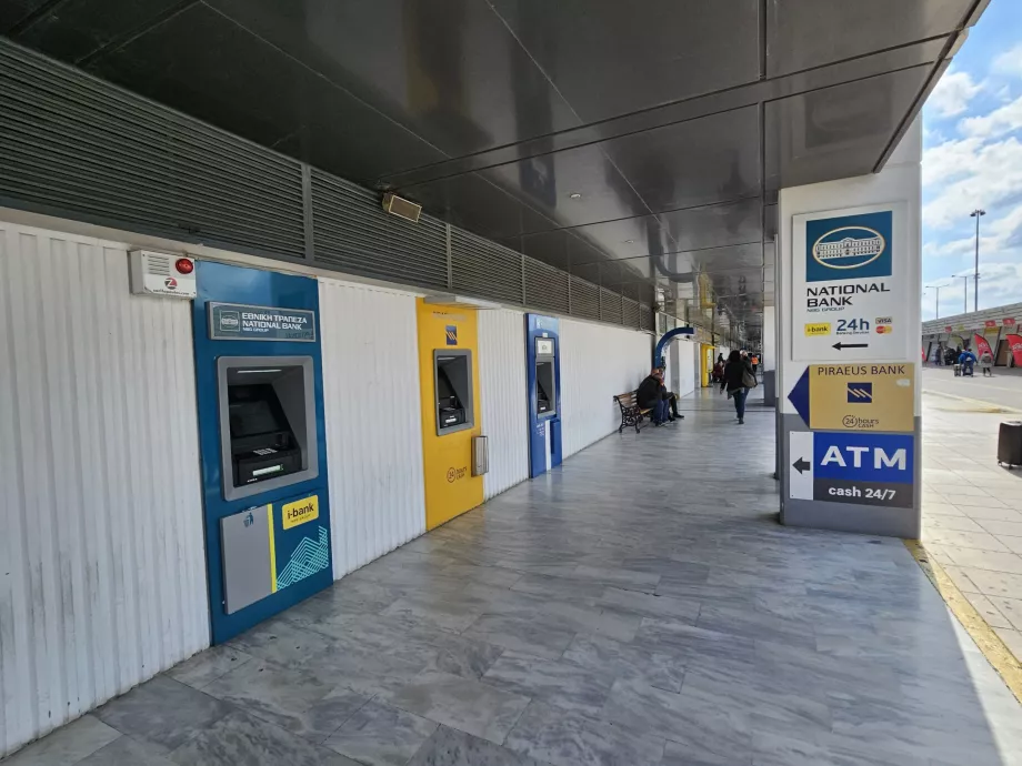 Bankomatai, Herakliono oro uostas
