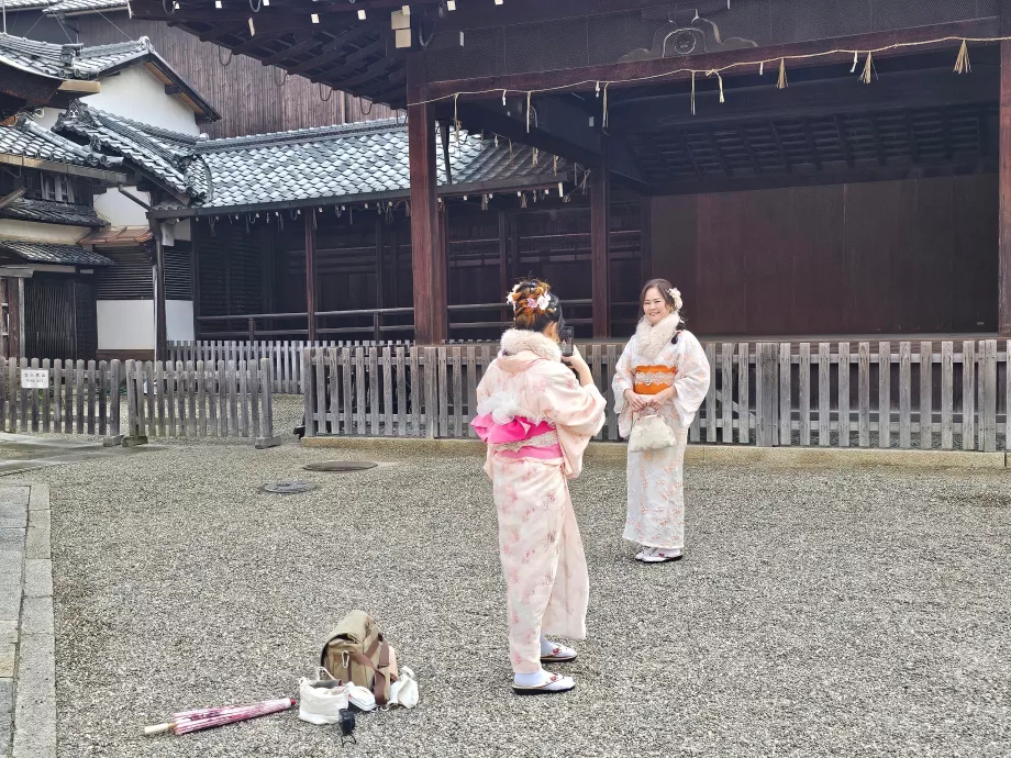 Žygiai geišų kostiumais