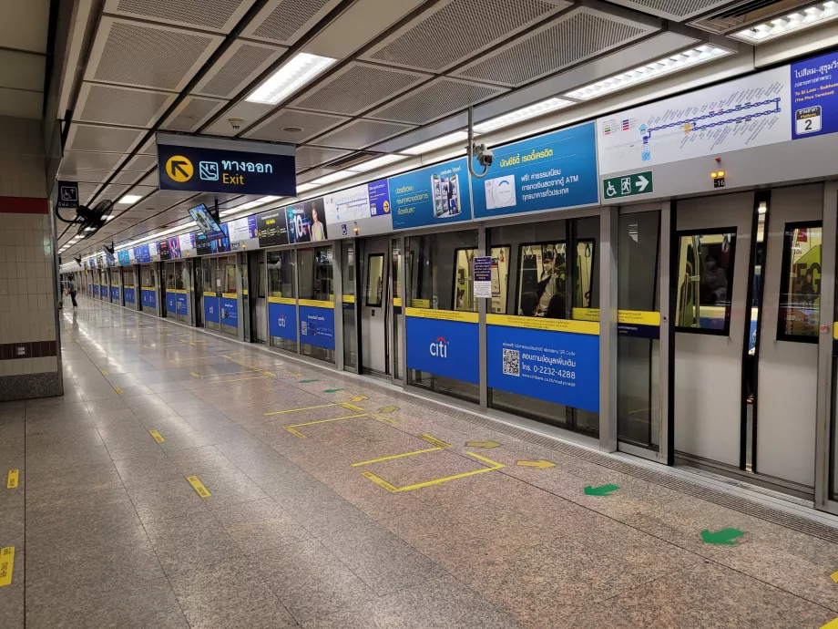 Metro platformos