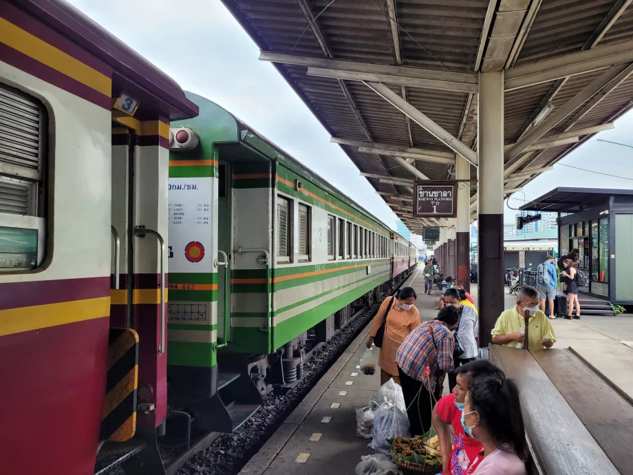 Thonburi stoties peronas