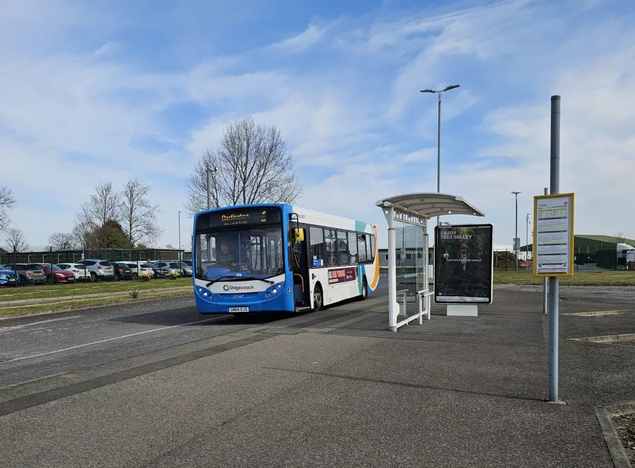 6 autobusų linijos stotelė dešinėje terminalo pusėje