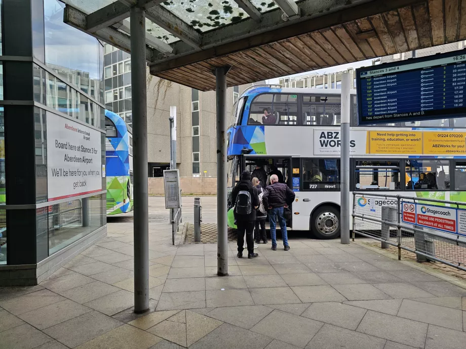 727 autobuso, važiuojančio iš oro uosto į Sąjungos aikštę, stotelė (3 numeris)