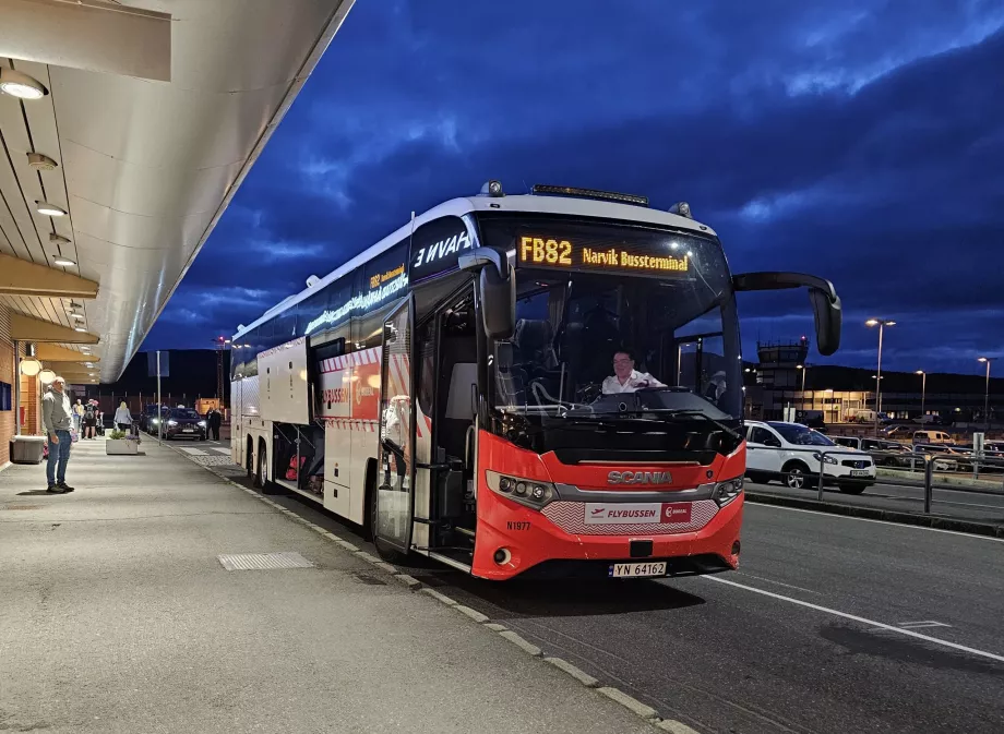 "Flybussen" priešais terminalą