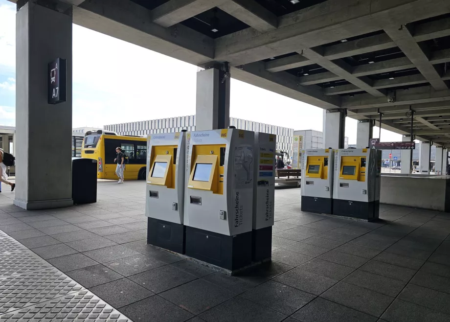 Bilietų automatai, autobusų stotelė