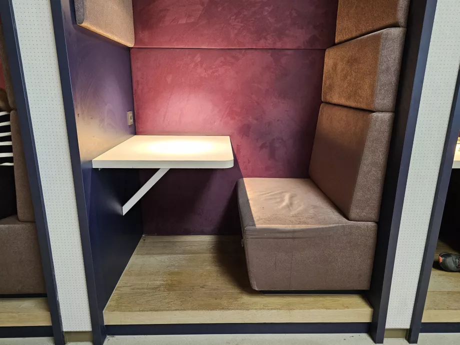 "Aspire", individualūs darbo stalai