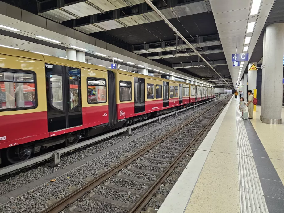 "S-Bahn" traukinys BER oro uoste