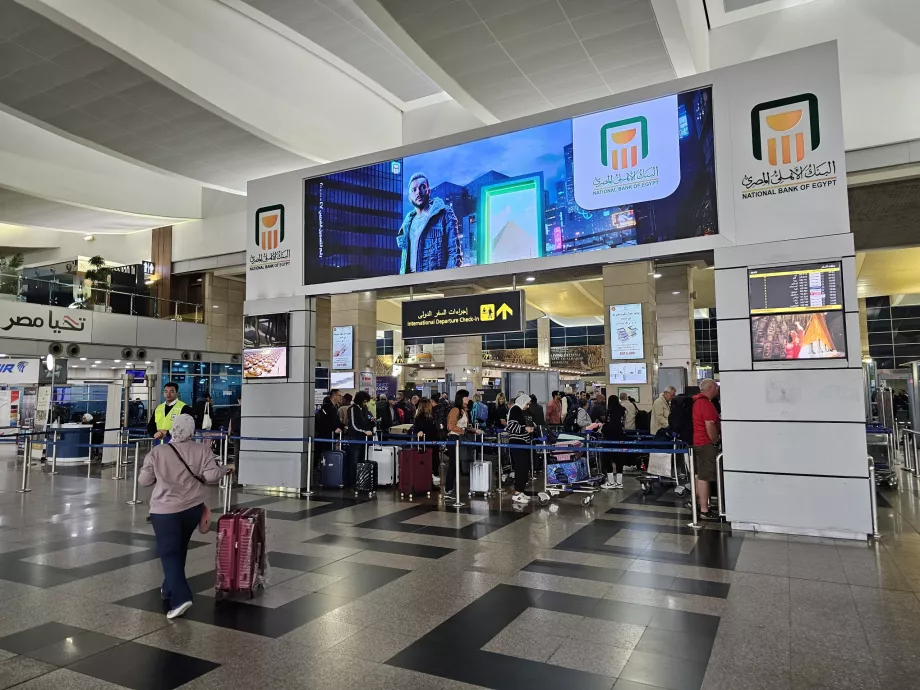 Saugumo patikra prieš įeinant į terminalą