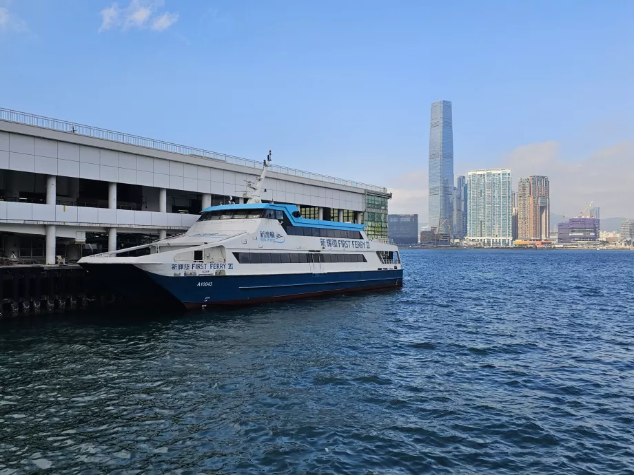 "Sun Ferry" keltas centriniame prieplaukoje