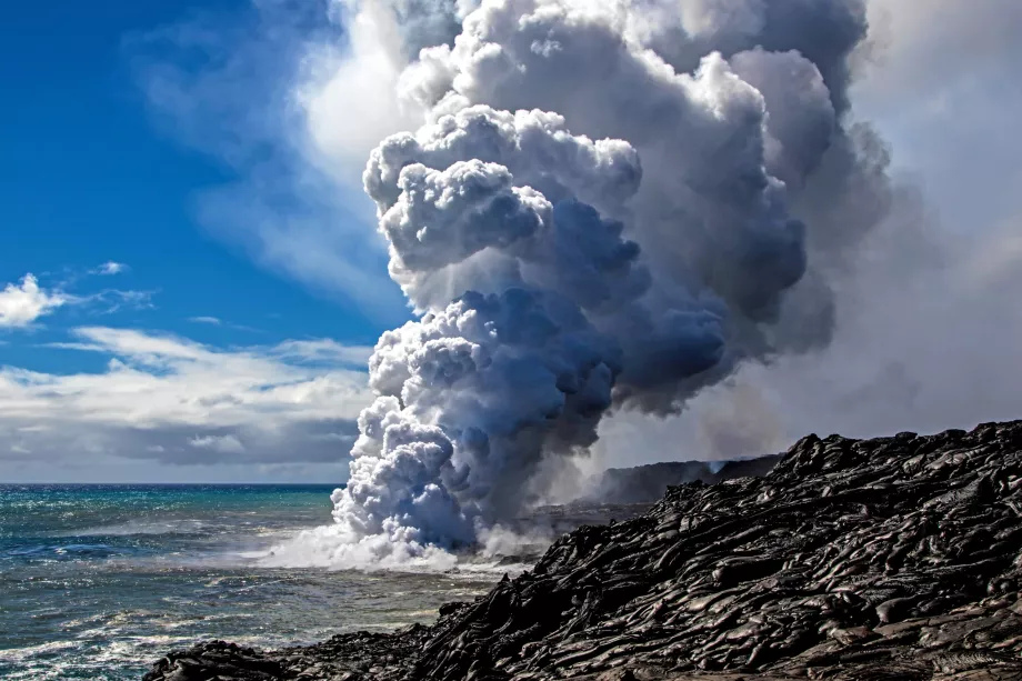 Į jūrą patekusi lava