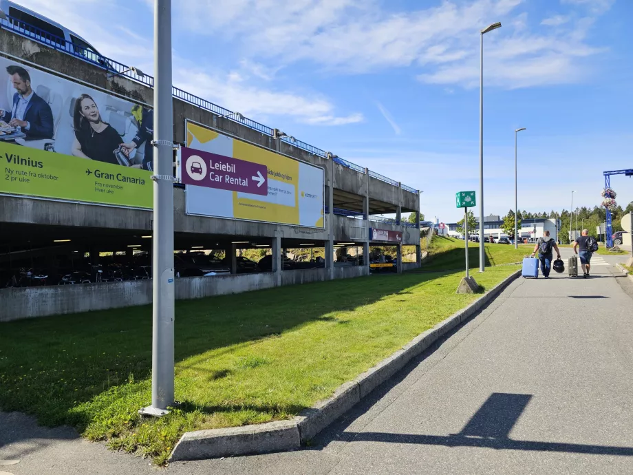 Kelias į automobilių nuomą