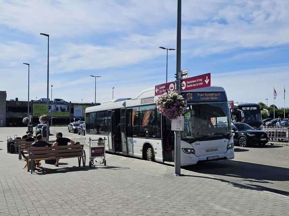 Pervežimas autobusu į Torpo traukinių stotį
