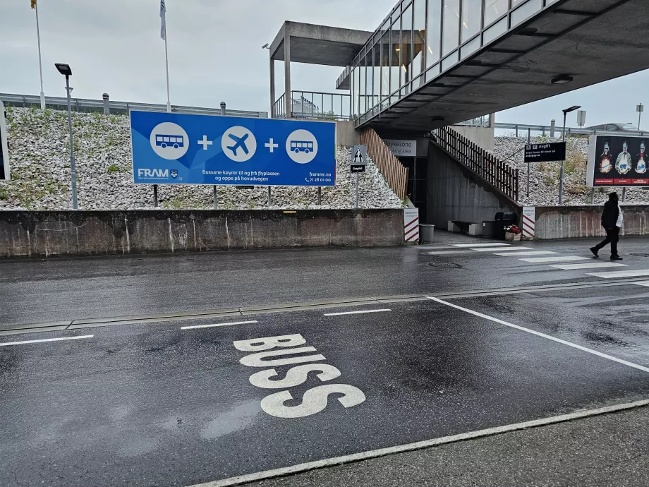 Autobusų stotelė iš miesto (kryptis Kristiansundas ir kt.)