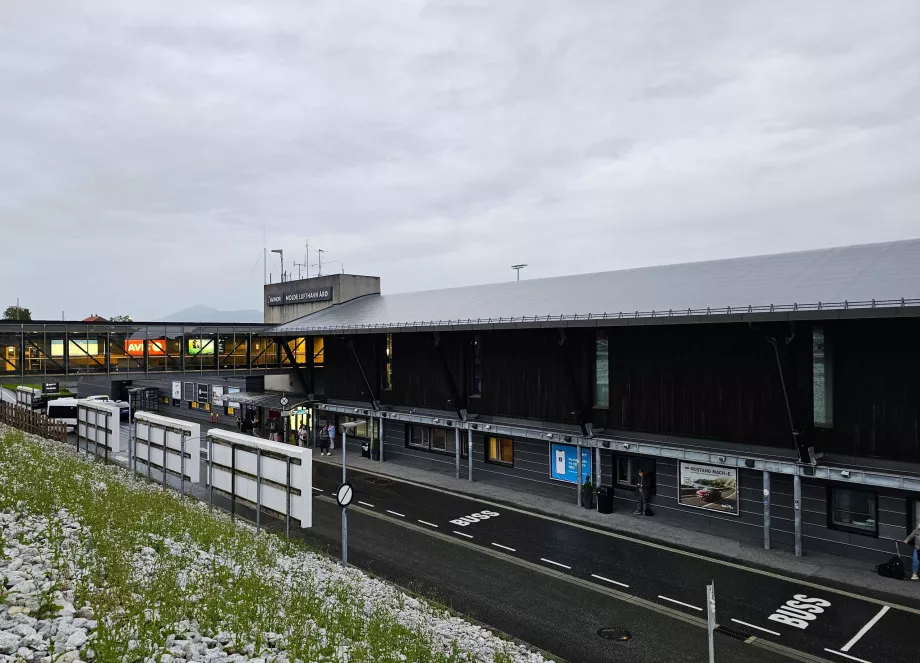 Atvykimas per oro uostą Molde