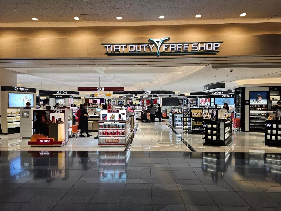 Parduotuvės 3 terminalo tranzito zonoje