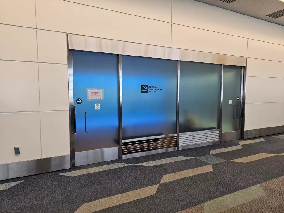 Rūkymo patalpos tranzito zonoje