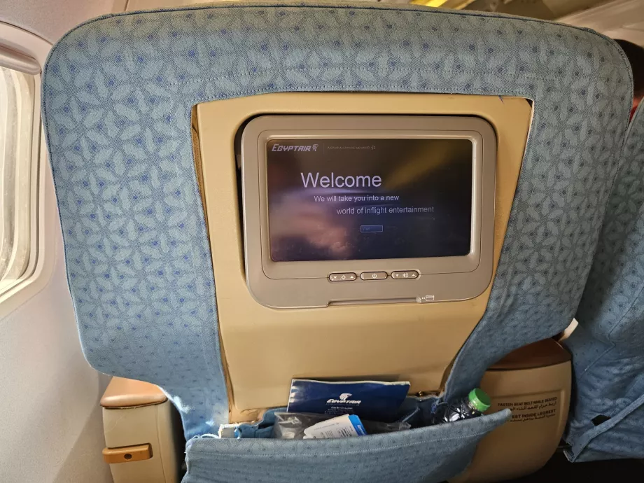 Atskiri ekranai sėdynėje