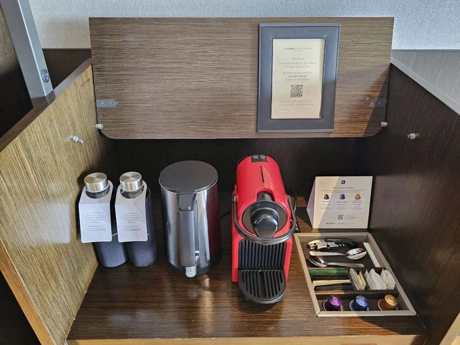 Nemokamas kavos aparatas ir vanduo