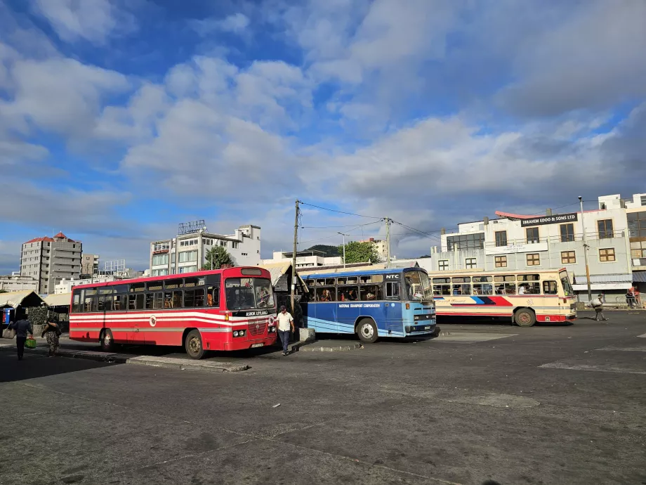 Šiaurinė autobusų stotis / Imigracijos aikštė
