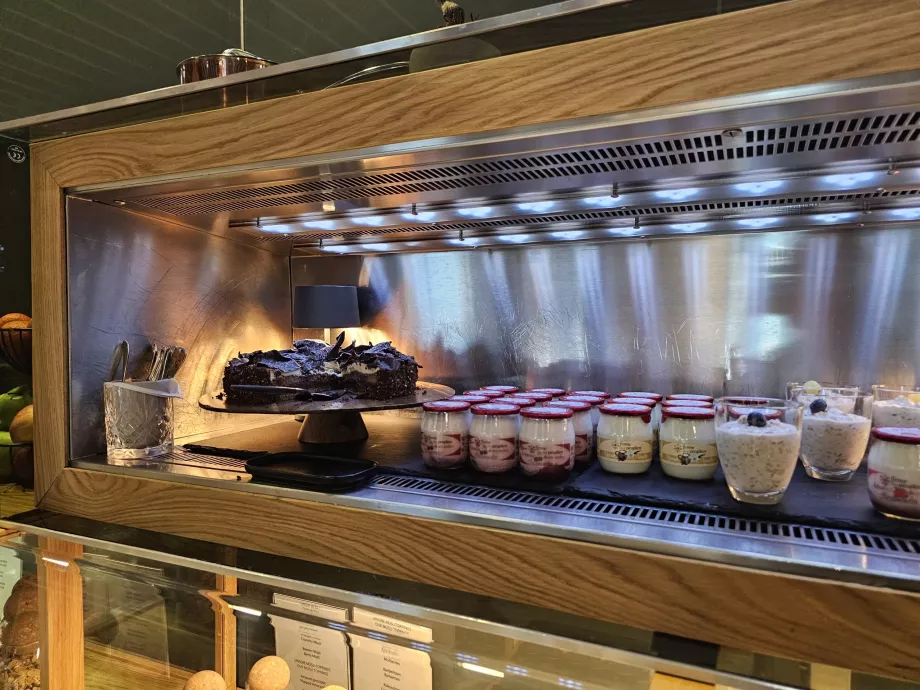 Švediškas stalas - jogurtas ir grūdai