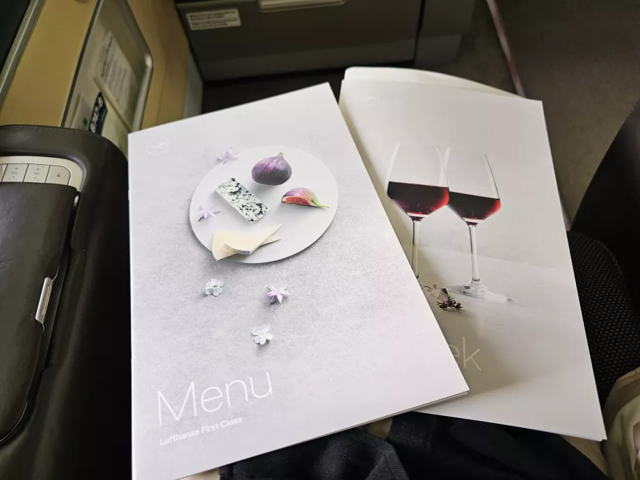 Spausdintas meniu ir vyno sąrašas