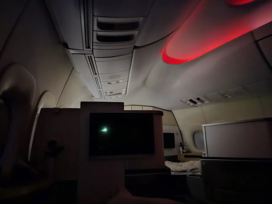 Priešais mane sėdinčio keleivio žibintas