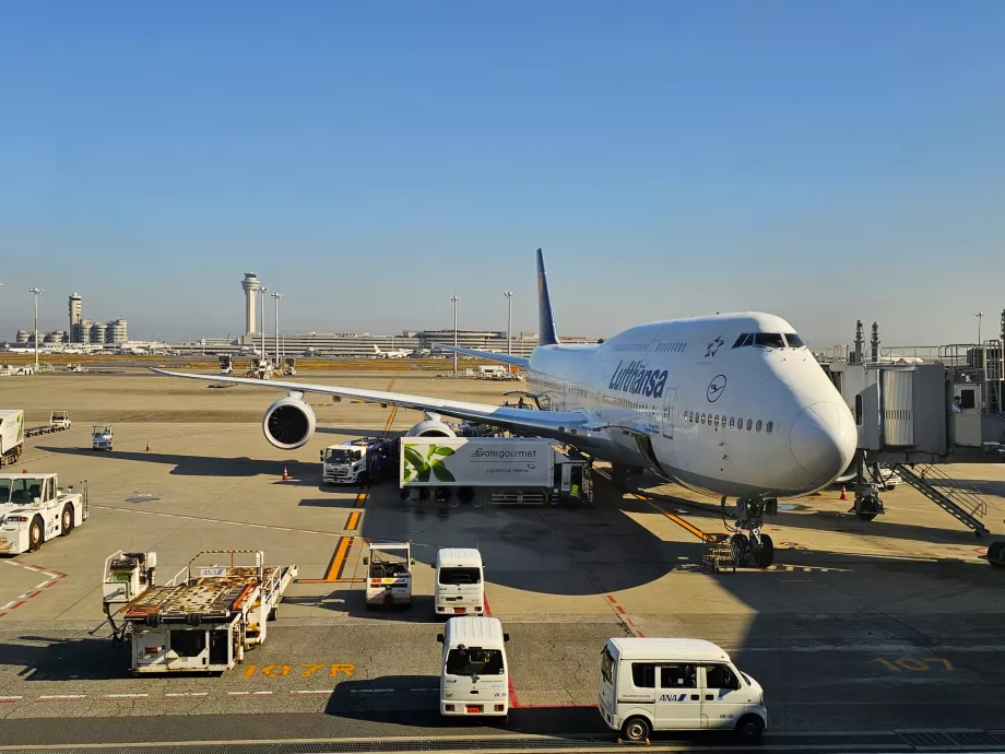 "Boeing 747-8" Hanedos oro uoste
