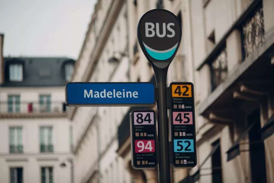 Autobusų stotelė Paryžiuje