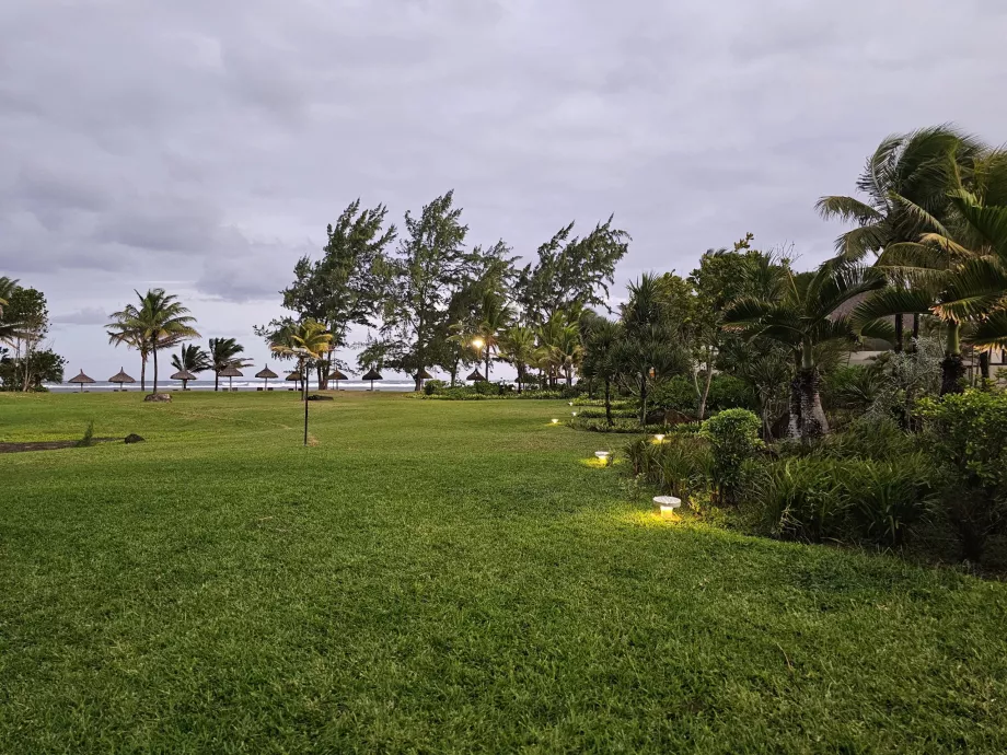 Parkas tarp kambarių ir paplūdimio