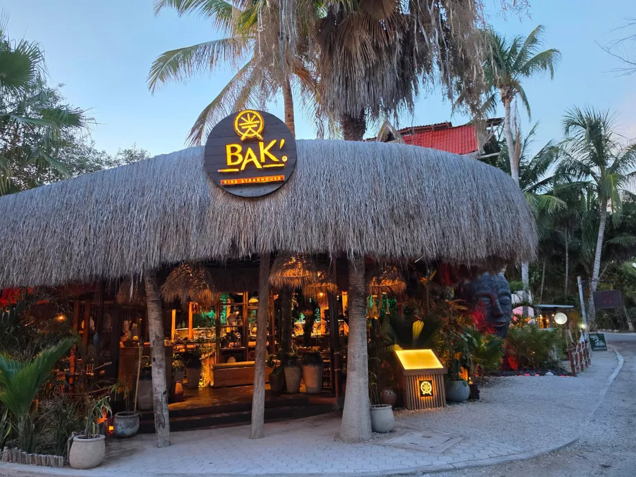 Restoranai palei pagrindinį kelią