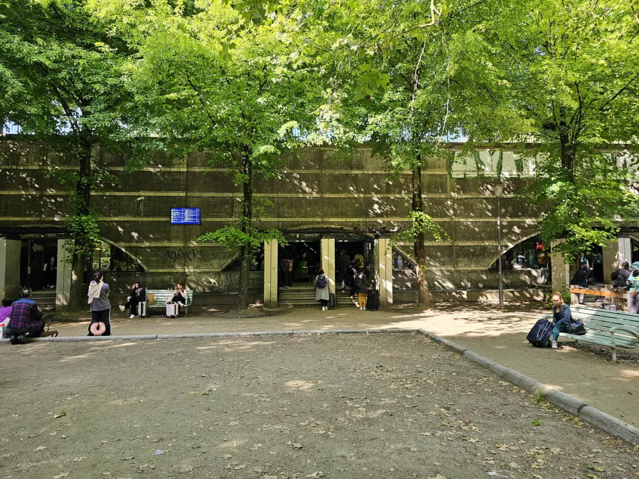 Įėjimas į Bercy autobusų stotį