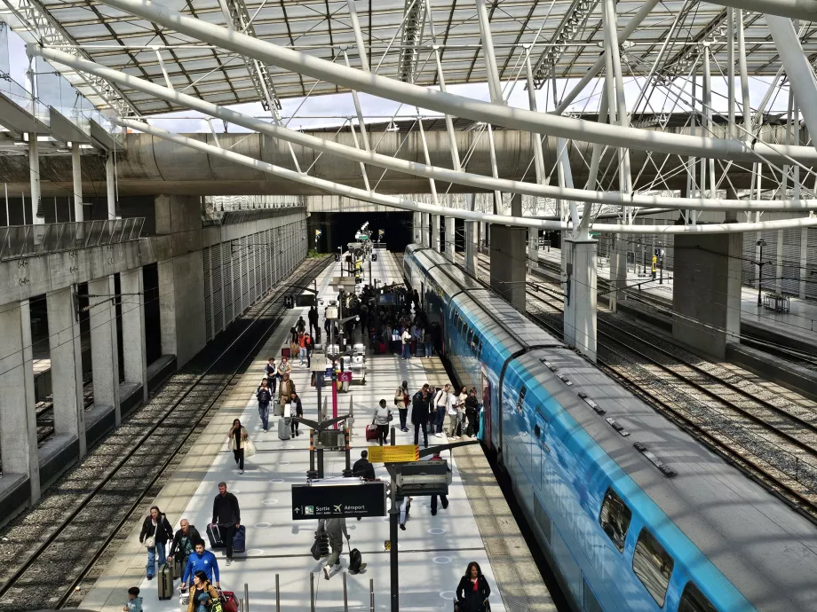 TGV stotis CDG oro uoste