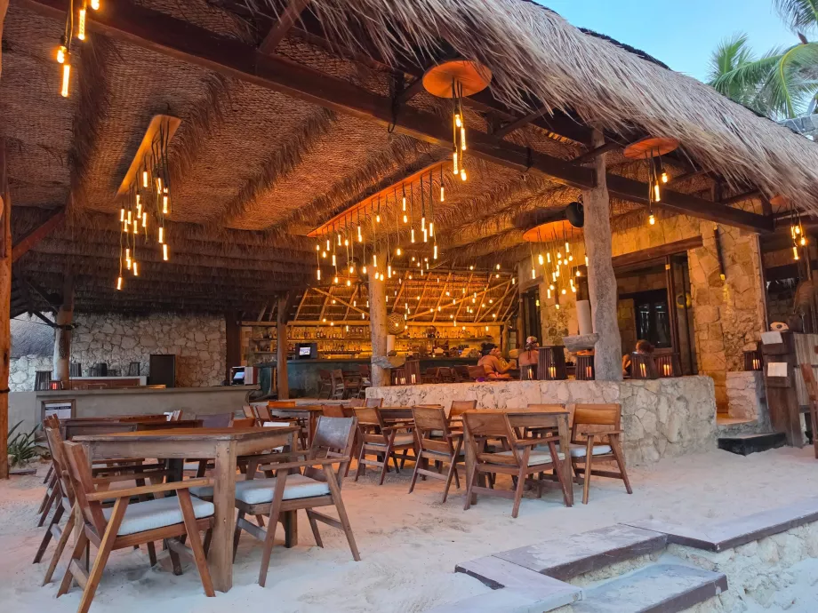 Restoranai pagrindinėje gatvėje