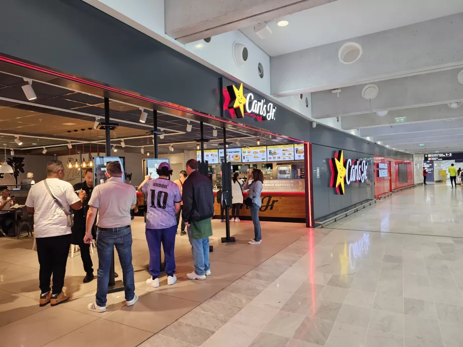"Carls Jr.", 2D terminalas, viešoji erdvė