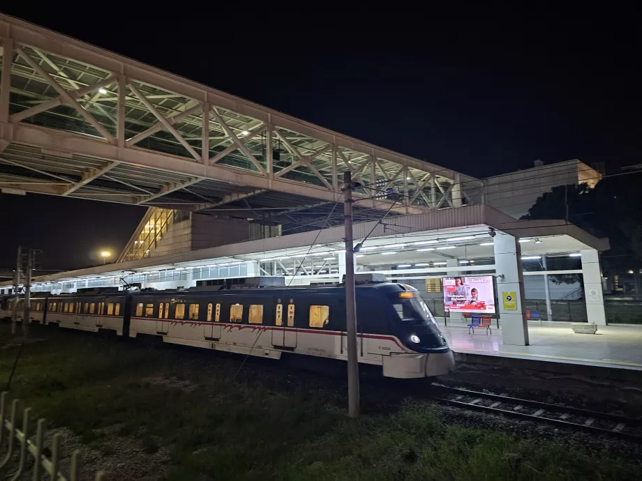 Izmiro oro uosto metro stotys