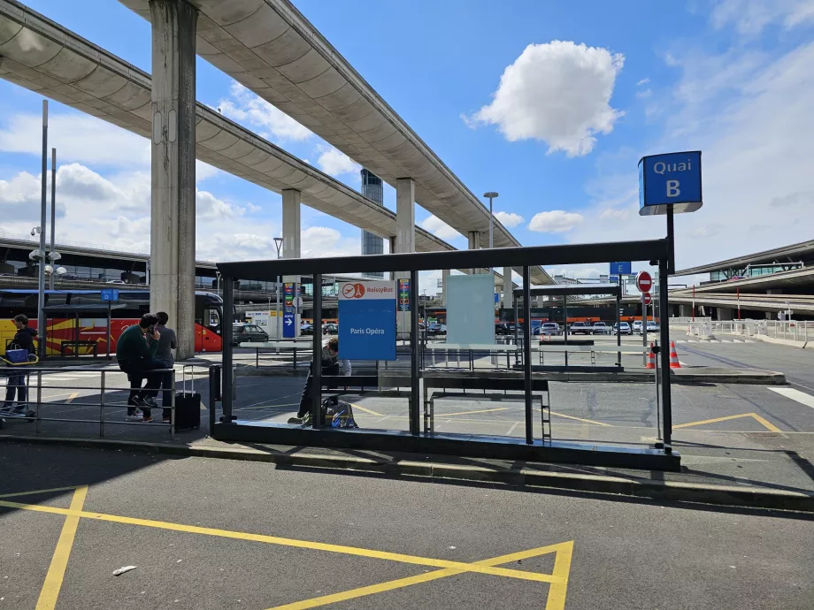 "RoissyBus" stotelė tarp 2E ir 2F terminalų