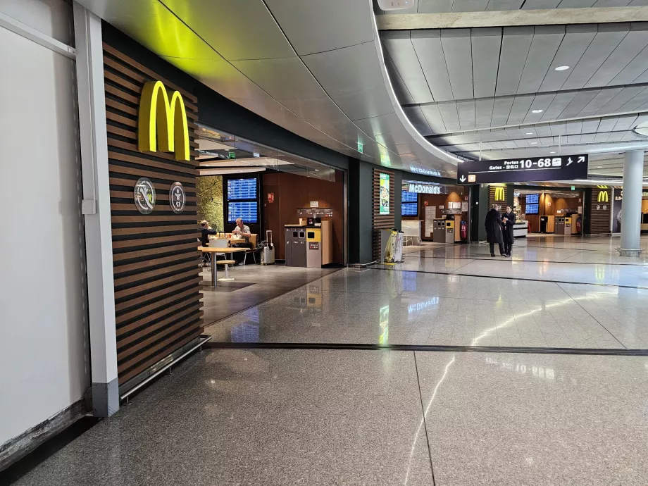 "McDonald's", 1 terminalas, viešoji erdvė