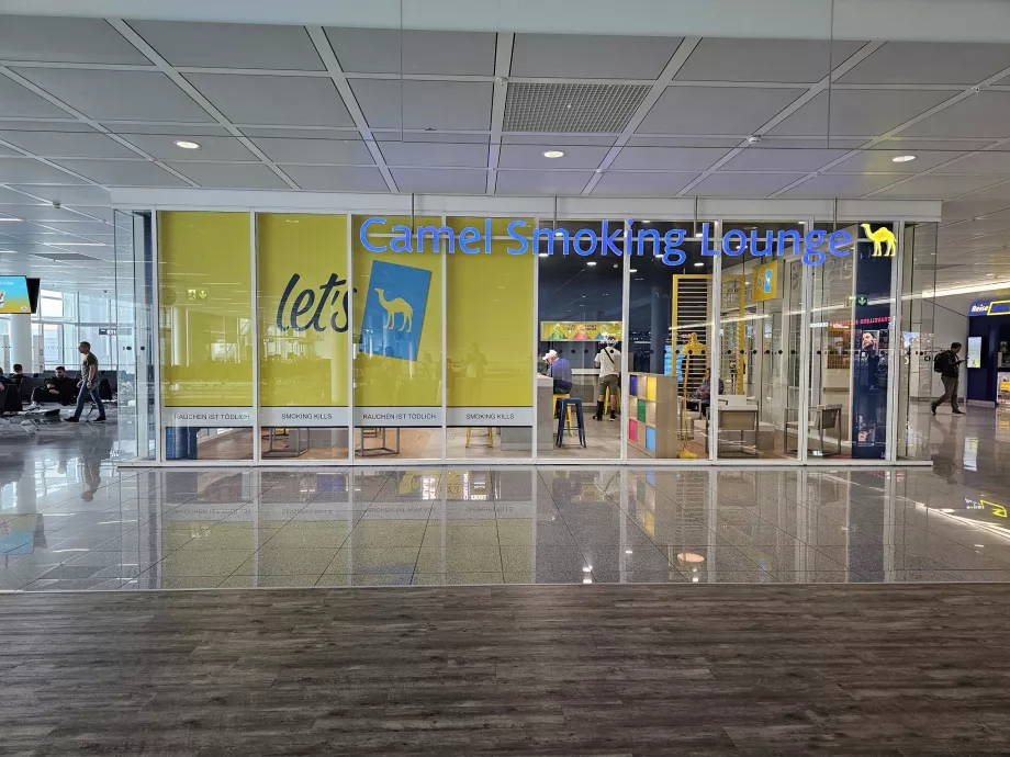 Rūkymo vietos tranzito zonoje