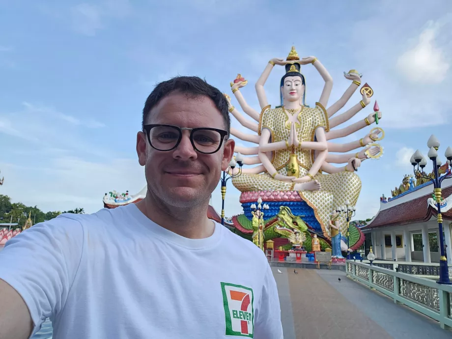 Aš Wat Plai Laem mieste