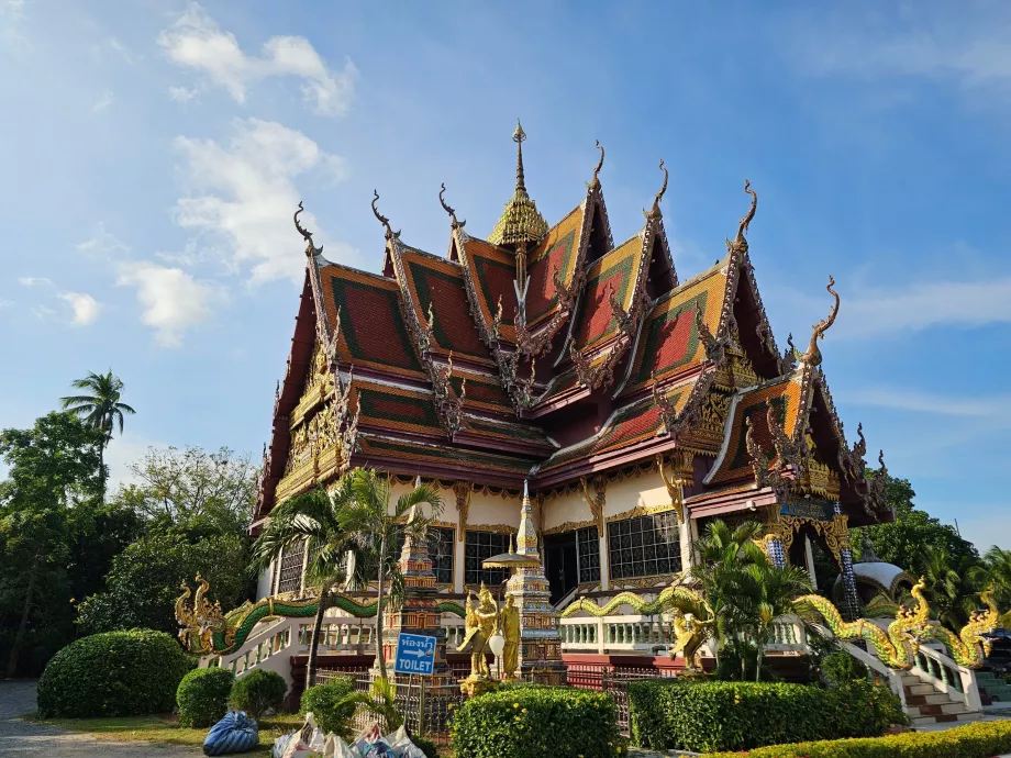 Wat Plai Laem