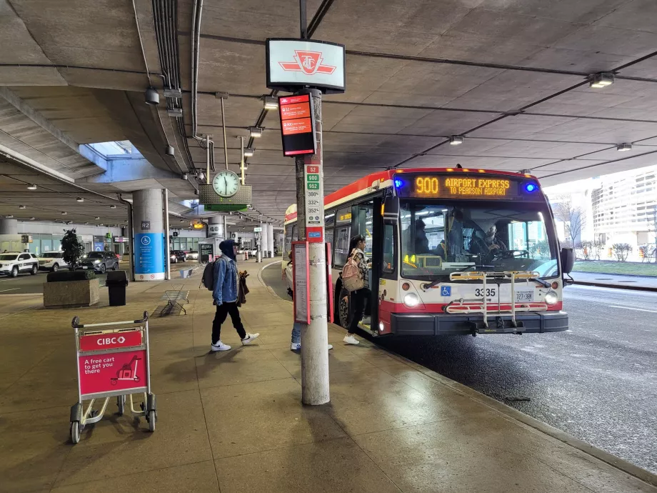 Autobusų stotelė oro uoste