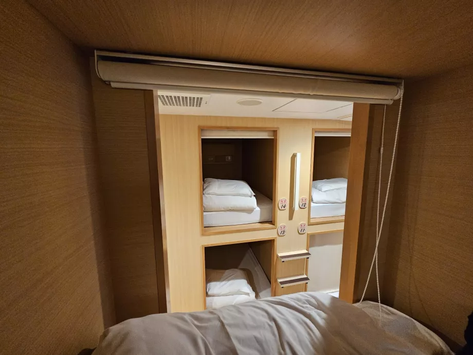 Kapsulė su atviru ritinėliu