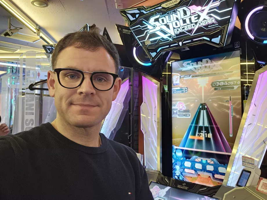 Aš Akihabaros žaidimų kambaryje