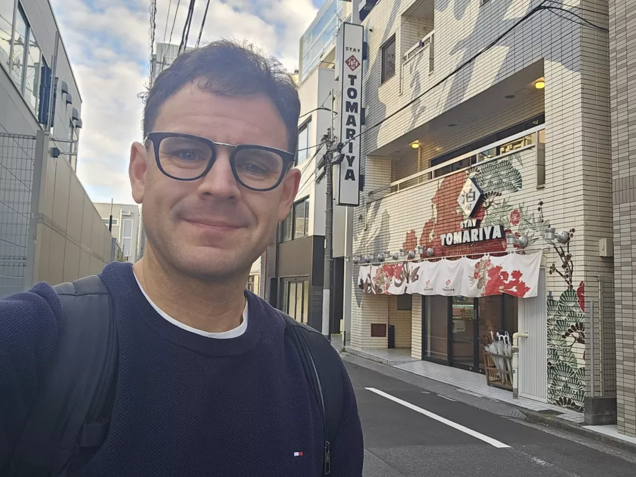 Aš priešais Tomarijos viešbutį