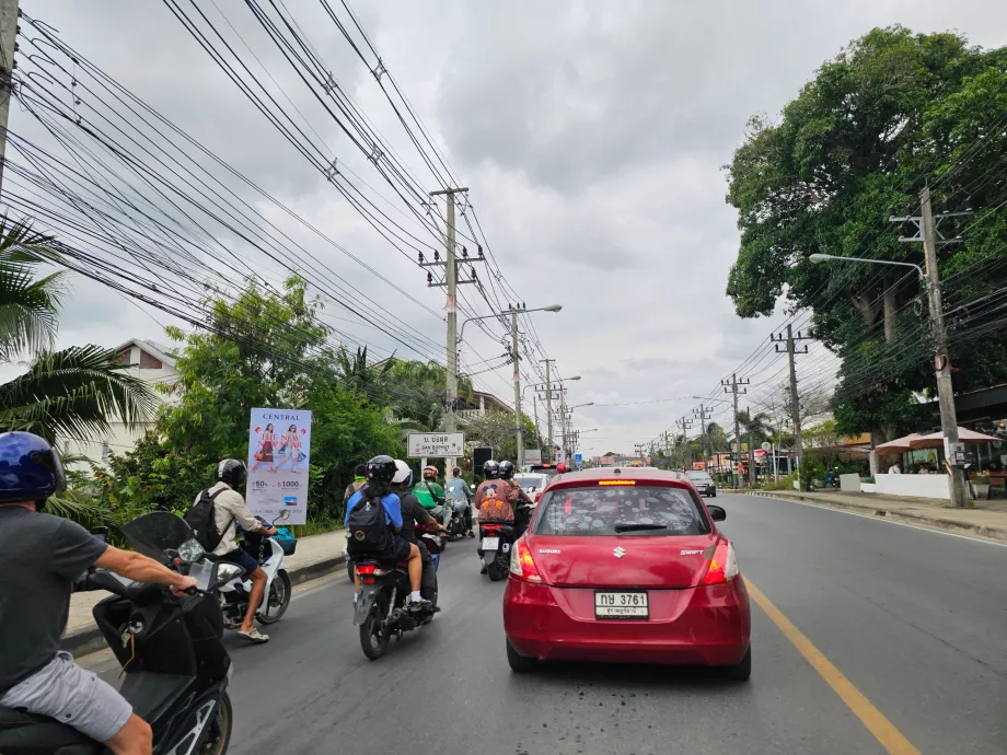 Eismas pagrindiniu keliu aplink salą